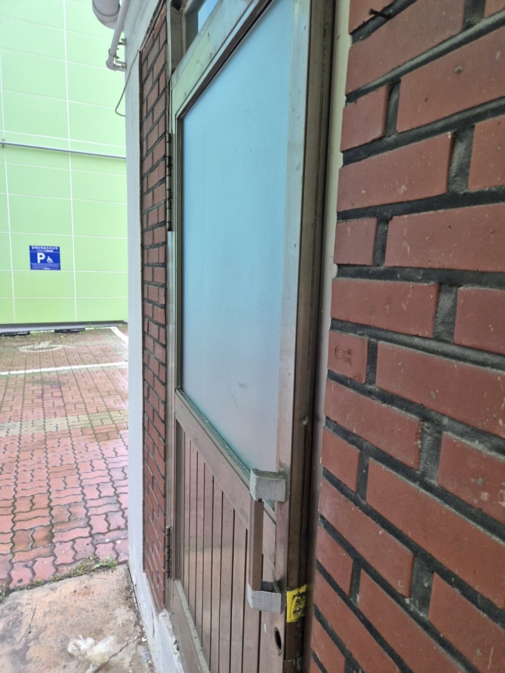 현관 유리도어 시공 사례 사진 23